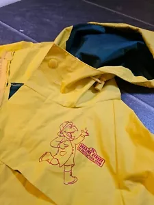 VTG SESAME STREET TV PRODUCTION CREW PVC YELLOW RAIN COAT JACKET SZ M - Picture 1 of 3