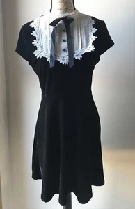 Killstar "Madison" Kleid schwarz mit Rüschen weiß Kragen Wednesday Addams Hallowe - Bild 1 von 8