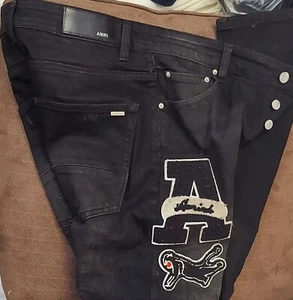 AMIRI VARSITY LOGO PATCH MEN'S DESTROYED BLACK SKINNY JEANS SIZE 30X32 MADE USA - Picture 1 of 12