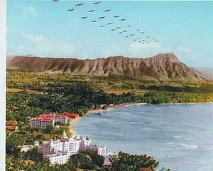 BOMBARDEROS B-18 SOBRE WAIKIKI 8.5 X 10.5 PULGADAS SIN MONTAR FOTO HISTÓRICA COLOREADA A MANO - Imagen 1 de 1