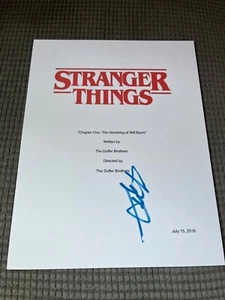 Gaten Matarazzo Autographed Stranger Things Pilot Episode TV Script Cover - Picture 1 of 1