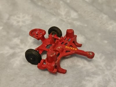 Maíz fundido vintage 2 filas implemento granja tractor juguete Oliver 422 EE. UU. Foto 1 de 4