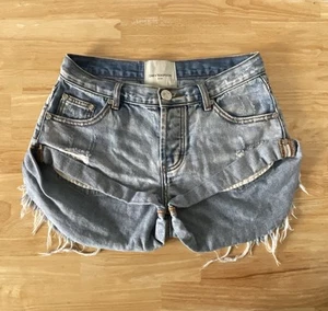 One Teaspoon Bandits Blue Denim Shorts Women’s Size 24 - Picture 1 of 3