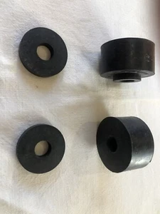 Troumph Gt6 / Spitfire Herald Vitesse Front Diff Mount Rubbers Real Quality - Picture 1 of 5