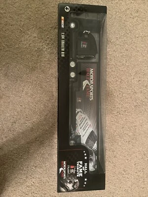 Equipamento de trailer Dale Earnhardt Hall Of Fame Tribute 1:64 por Winner’s Circle - Imagem 1 de 2