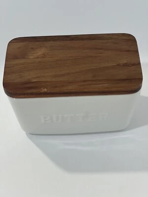 Better Homes Gardens Porcelain Embossed Butter Dish Farmhouse Acacia Wood White. - Image 1 of 4