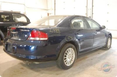 Brazo de control superior superior delantero izquierdo usado se adapta a: Chrysler Sebring Sdn Fr 2006 Foto 1 de 4