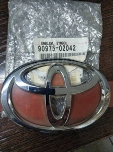 New Genuine Toyota Emblem, Back door No 1 9097502042 90975-02042 - Picture 1 of 2