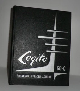 'COGITO 60-C': CLASS 61-C SQUADRON OFFICER SCHOOL, MAXWELL AFB, AL YEARBOOK - Bild 1 von 5