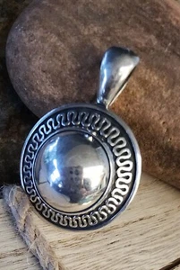 Large James Avery Circle Dome Pendant Neat Piece~ 19.8 Grams! - Picture 1 of 4
