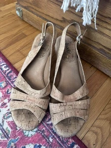 Softspots Women’s  Beige Cork Slingback Heeled Sandals Accented Gold Flecks - 8 - Picture 1 of 3