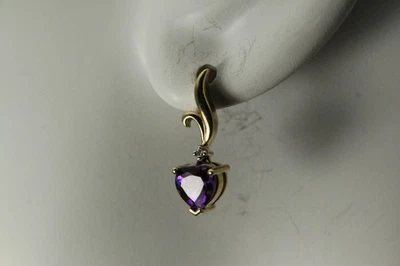Pendientes de poste de corazón púrpura de oro amarillo de 10 quilates de 2,1 gramos (EAR5839) Foto 1 de 4