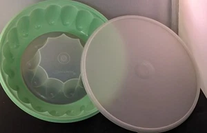 Vintage Tupperware Green Jello Mold with Seal and Insert - Picture 1 of 2