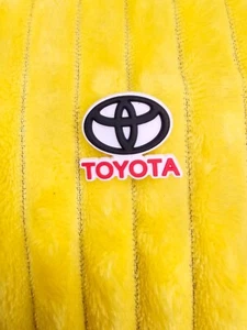 Toyota Auto Logo Kroko Schuh Anhänger - Fan Geschenk, - inspiriertes Accessoire - Bild 1 von 1