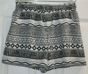 Disney D-Signed Shorts - Sz XL Girls Black and White lined - Picture 1 of 6