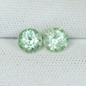 1,17 ct SELTEN SAMMLER GRÜNE EDELSTEINE NATÜRLICHE KORNERUPINE 5 MM rund 2 Stück RC - Bild 1 von 2