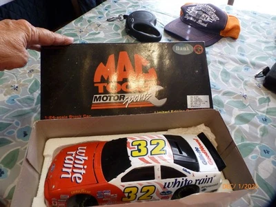 Dale Jarrett #32 White Rain 1997 Ford Thundbird 1:24 Diecast Bank Action Novo Na Caixa - Imagem 1 de 4