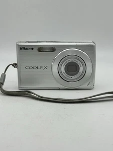 Nikon COOLPIX S200 Digital Camera Auto Power Save PictBridge Support Silver - Picture 1 of 11