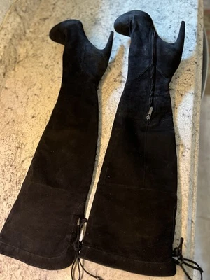 Botas Sam Edelman para mujer por encima de la rodilla negras de gamuza con tacón, talla 7,5 Foto 1 de 4