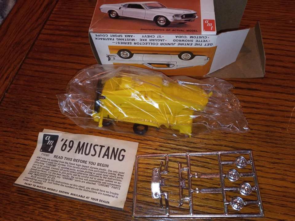 VINTAGE  AMT   1/43   MUSTANG FASTBACK  MODEL  SNAP KIT NIOB T107 - Image 1 of 1