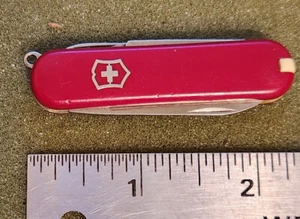 Victorinox THE ORIGINAL SWISS ARMY KNIFE Classic SD Red - Lot 3050 - Picture 1 of 5