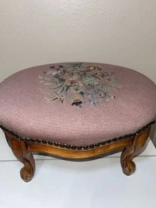 Antique French Louis XV Style Bench Stool w/ Needlepoint Upholstery - Bild 1 von 9