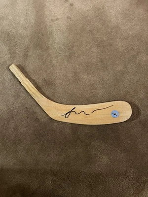 Logan Cooley亲笔签名Stick Blade犹他州曲棍球俱乐部 — 第 1/4 张图片