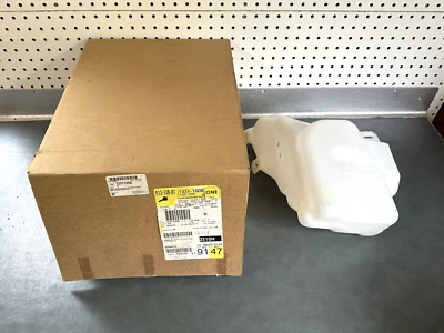GM OEM NOS 13311008 tanque de líquido para lavadora de parabrisas 2013-2019 Cadillac XTS 3,6 L Foto 1 de 4