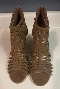 Sandalias G by GUESS Jelus con tiras para mujer 9,5 M tela marrón tacón ancho punta abierta - Imagen 1 de 9