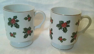 Vintage Set of 2 Lefton Hand Painted Christmas Holly Mugs - Picture 1 of 6
