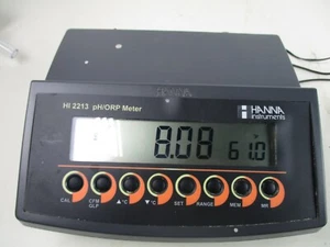 Medidor de pH/mV sobre banco Hanna Instruments con calibración de tres puntos - HI2213 - Imagen 1 de 7