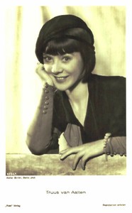 Truus van Aalten * Original Ross Postcard Postcard ** No. 3611 e