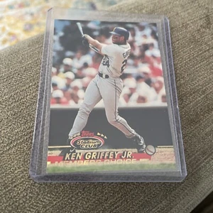 1993 Stadium Club #591 Ken Griffey Jr. Baseball Card - Picture 1 of 2
