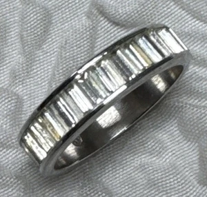 Vintage 925 Sterling Silber Zirkonia Kristall Kanal Ring Größe 8-8,25 - Bild 1 von 11