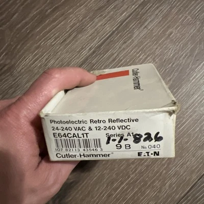 Cutler-Hammer E64CAL1T Photoelectric Sensor - Image 1 of 4