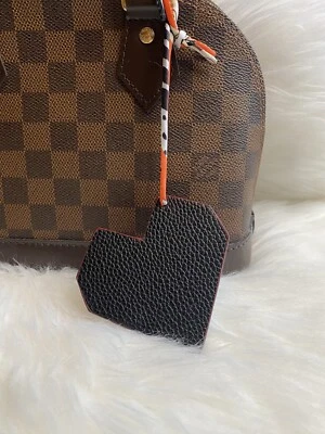 кожаный черный сердце сумка подвеска брелок автомобиля брелок ручной работы подарок новый - Изображение 1 из 2