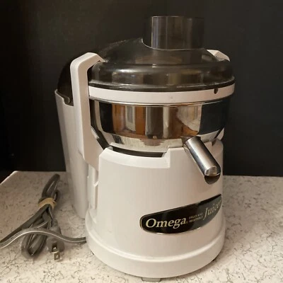 Omega High Speed Pulp Ejection Juicer 250W MODEL OM-110 - NO PUSHER - Image 1 of 3