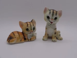 Vintage ENESCO Salz- & Pfefferstreuer verspielter anthropomorpher Kätzchen Satinschleife - Bild 1 von 6