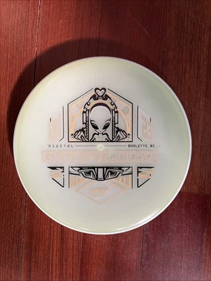 Марка MVP Eclipse Glitch Disc Golf 155 г Gyropalooza 2023 Glow - Alien - Изображение 1 из 3