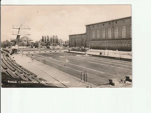 ROSTOCK....,Schwimmhalle "Neptun" m. Freibad , Sprungturm, Tribüne....s/w AK kl - Picture 1 of 1
