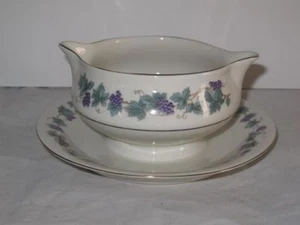 Theo Haviland Arbor Gravy Boat w/ attached Plate Grapes New York - Picture 1 of 1