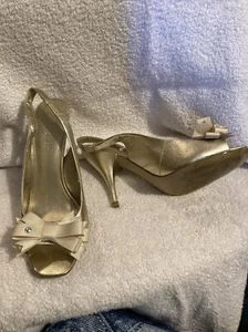 Nine West Slingback Gold Metallic W/Bow & Diamond, 3” Heels Size 6.5 Inches Tall - Picture 1 of 9