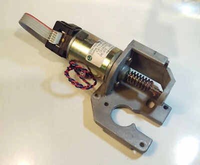 HP C4713-60032 - Paper-Axis Motor for DesignJet 430 & Bracket C4705-20001 - Image 1 of 4