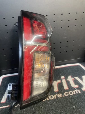 Luz trasera derecha Chevrolet Suburban Tahoe 2021-2024 OEM 85618752 Foto 1 de 4