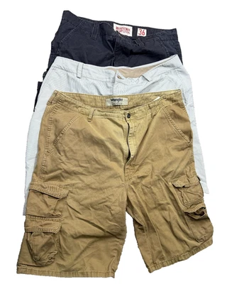 批量 3 件 男式短裤(2 件 工装,1 件 高尔夫短裤)Mossimo、Wrangler、Under Armour — 第 1/4 张图片