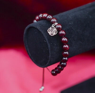 Dije de loto de plata esterlina y piedras preciosas granate rojo rubí broche de ley ajustable Foto 1 de 4