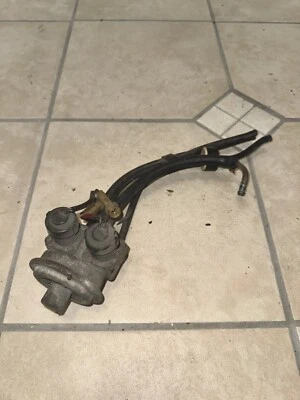 Electroválvula bomba motor vacío Datsun 280zx Turbo VCM 1982-1983 AMK78-1 OEM Foto 1 de 4