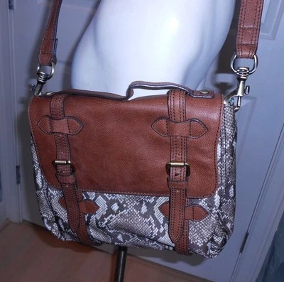 Twelfth St by Cynthia Vincent Python Print messenger crossbody bag 13"L x 11"H  Foto 1 de 4