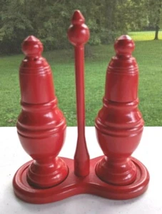 Set Shaker Sale e Pepe con Vassoio Portaoggetti Rosso Legno Giappone Adesivo AUG21 - Foto 1 di 12