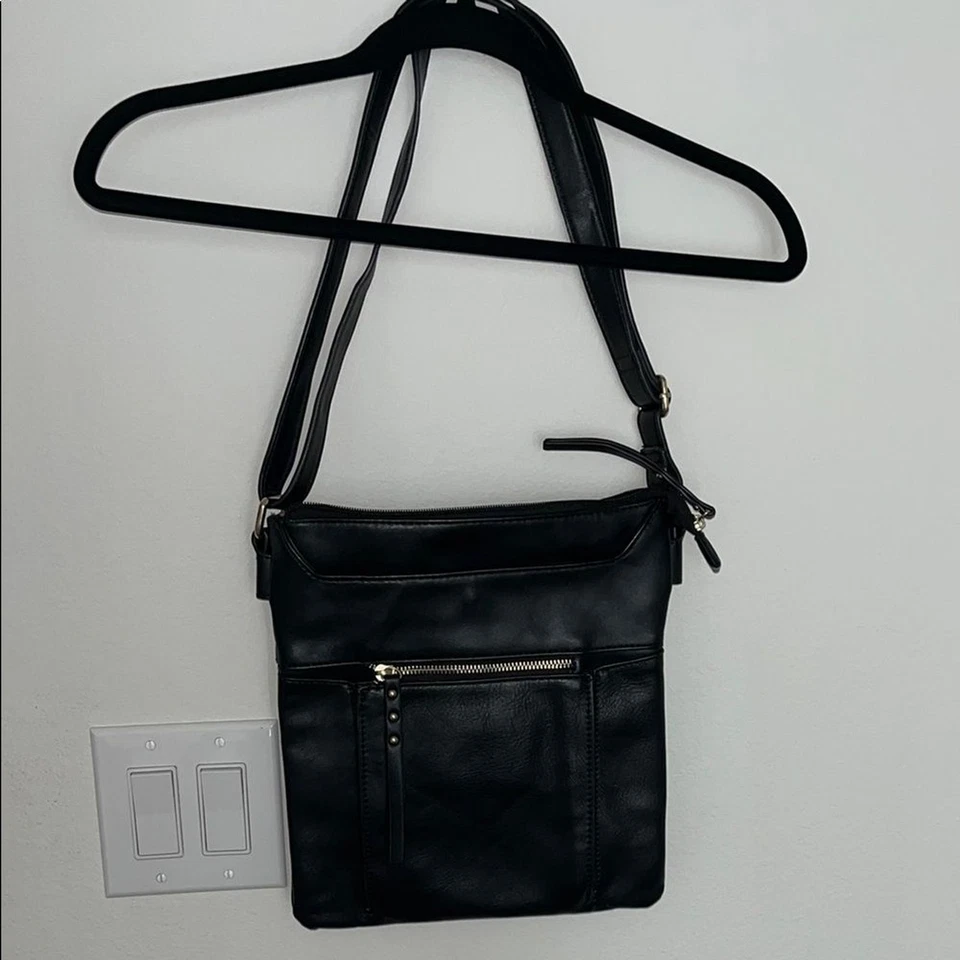 Clarks Black Classic Crossbody Messenger Bag Vegan Leather Adjustable Straps - Image 1 of 4